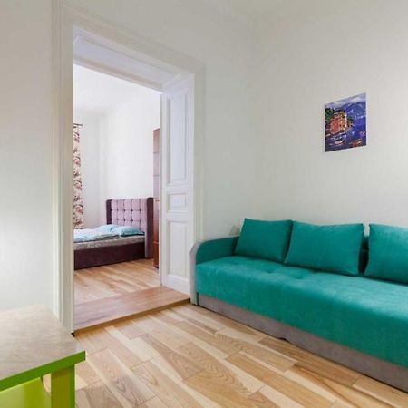 Три Кімнати Вулиця Грушевського 9 Центр Міста Львів Apartamento Exterior foto