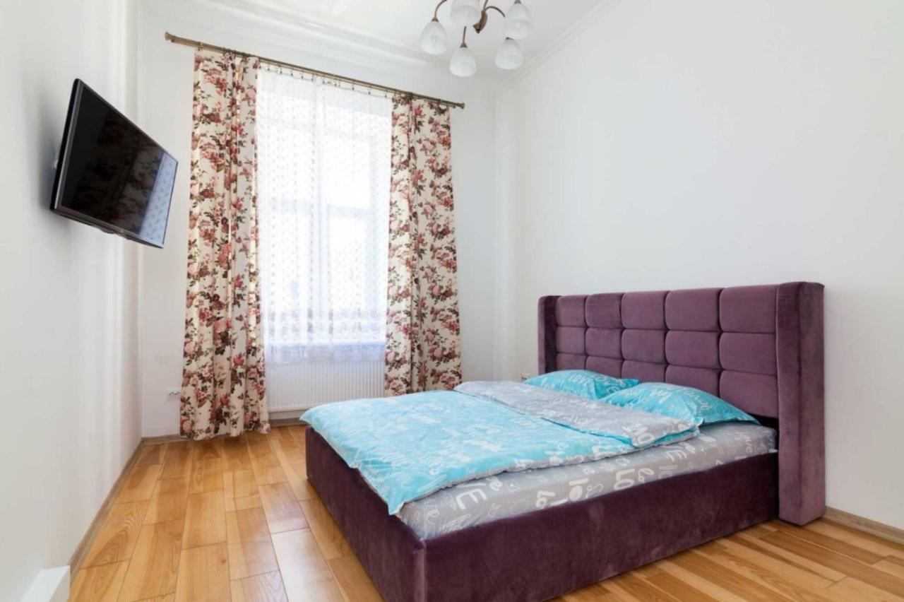 Три Кімнати Вулиця Грушевського 9 Центр Міста Львів Apartamento Exterior foto