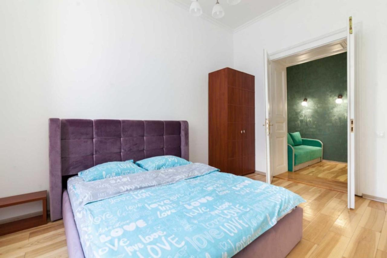 Три Кімнати Вулиця Грушевського 9 Центр Міста Львів Apartamento Exterior foto